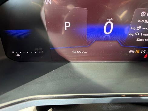 Certified 2024 Volkswagen Taos SE w/ Panoramic Sunroof Package image 18