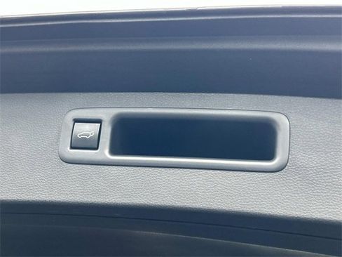 Used 2023 Toyota Highlander XLE image 13