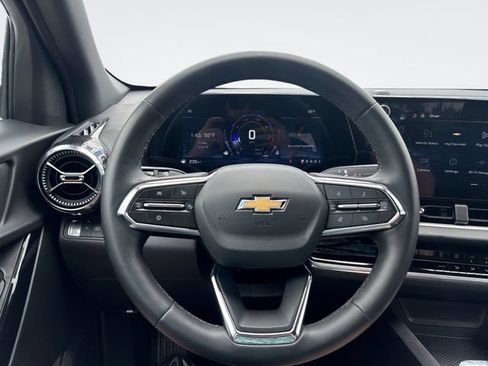 Used 2026 Chevrolet Equinox LT FWD image 14