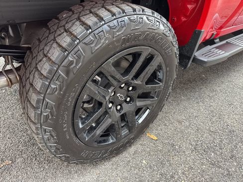 New 2026 Chevrolet Silverado 1500 Custom Trail Boss w/ LPO, Dark Essentials Package AWD/4WD image 13