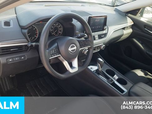 Used 2025 Nissan Altima 2.5 SV FWD image 5