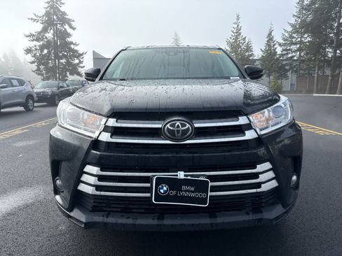 Used 2017 Toyota Highlander XLE image 2