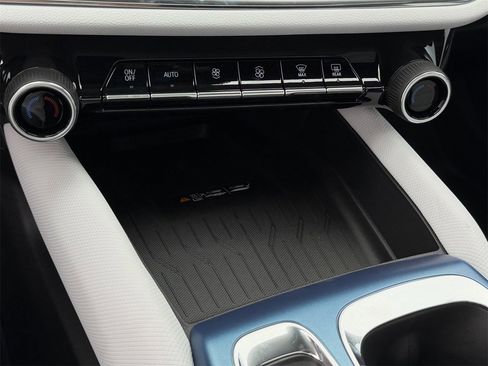 New 2026 Chevrolet Equinox EV LT image 17