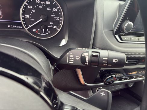 Used 2023 Nissan Rogue SV FWD image 20