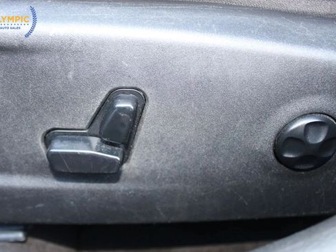 Used 2017 Chrysler 300 Limited image 30