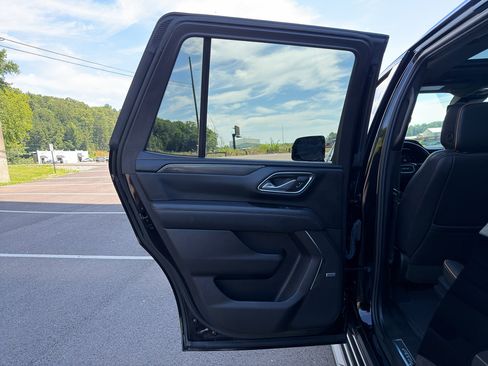 Used 2024 GMC Yukon AT4 w/ Technology Package AWD/4WD image 23