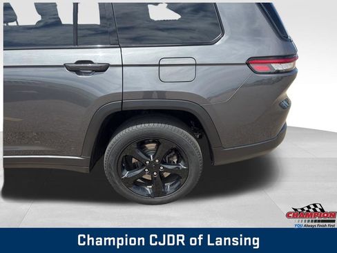 Used 2023 Jeep Grand Cherokee L Limited w/ Black Appearance Package AWD/4WD image 37