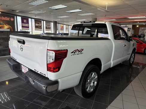 Used 2017 Nissan Titan SV image 6