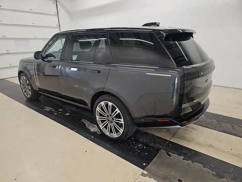 Used 2023 Land Rover Range Rover Long Wheelbase SE image 4