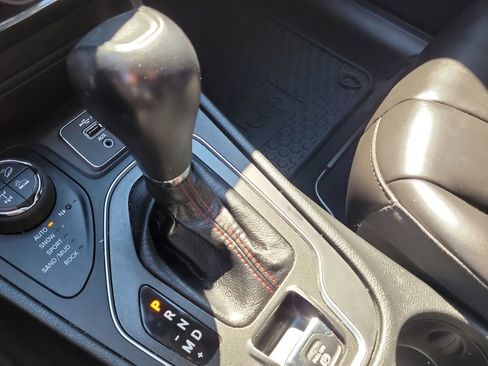 Used 2022 Jeep Cherokee Trailhawk image 26