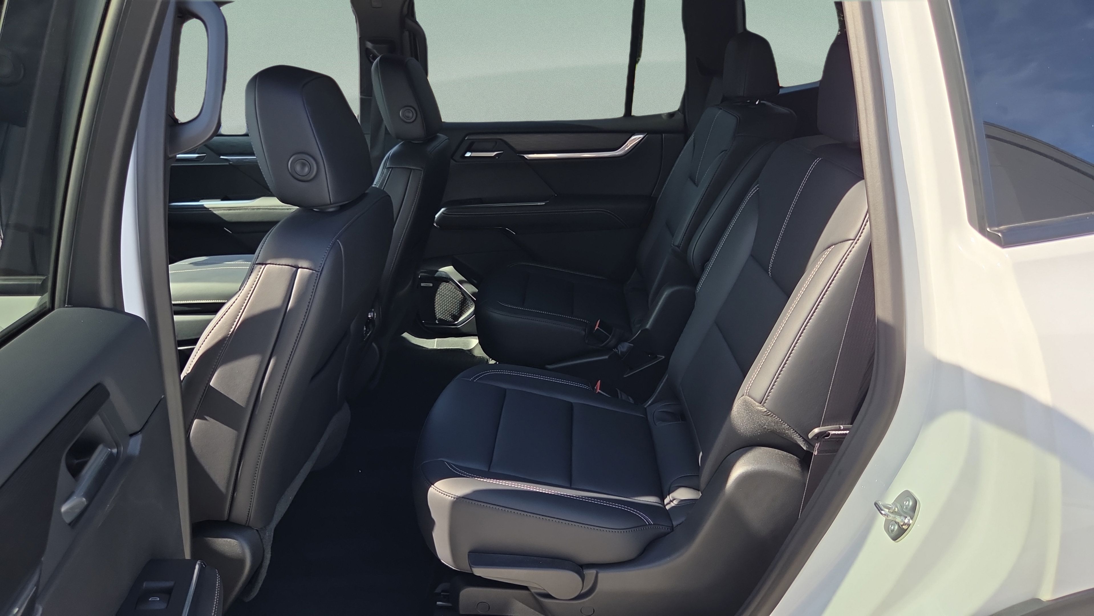 Certified 2026 GMC Acadia Elevation w/ Elevation Premium Package FWD image 10