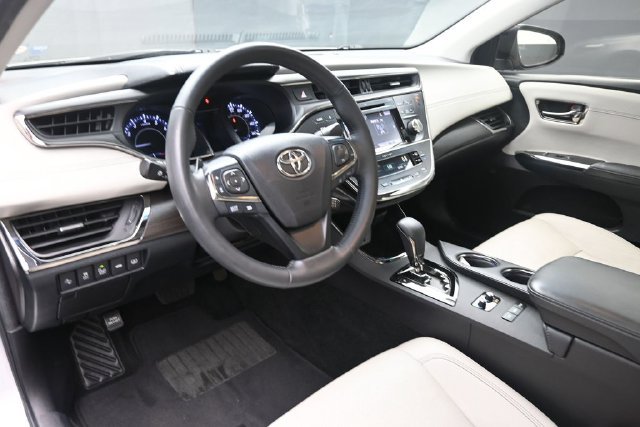 Used 2016 Toyota Avalon Limited w/ Toyota Safety Sense Package FWD image 20