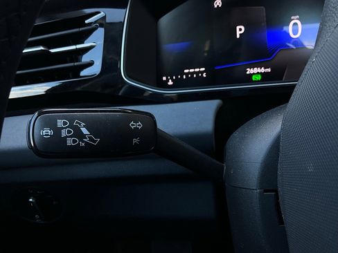 Used 2025 Volkswagen Jetta SE image 36