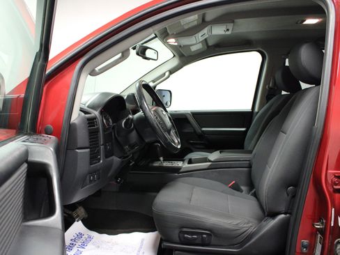 Used 2013 Nissan Titan SV w/ SV Value Truck Pkg AWD/4WD image 12