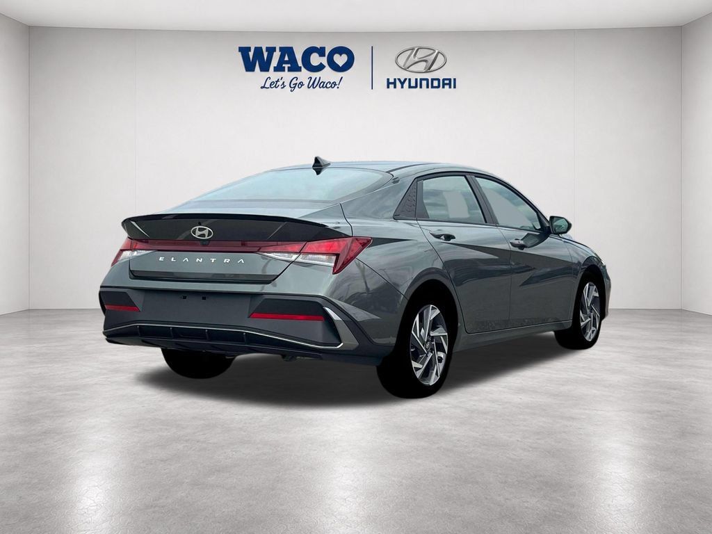 Used 2025 Hyundai Elantra Sport FWD image 7