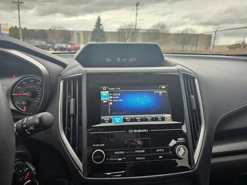 Used 2018 Subaru Impreza 2.0i Premium image 11