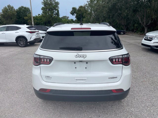Used 2022 Jeep Compass Latitude FWD image 3