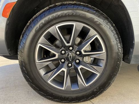 Used 2022 Chevrolet Suburban Z71 w/ Off-Road Capability Package image 9