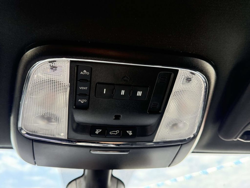 Used 2019 Jeep Grand Cherokee Limited AWD/4WD image 34