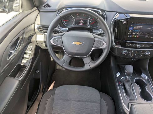 Used 2023 Chevrolet Traverse LT FWD image 17