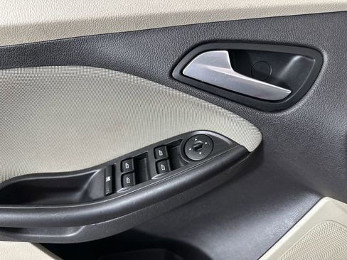 Used 2014 Ford Focus SE FWD image 20