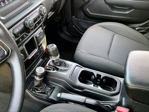 Used 2022 Jeep Gladiator Sport image 13