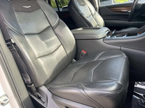 Used 2020 Cadillac Escalade Luxury AWD/4WD image 31
