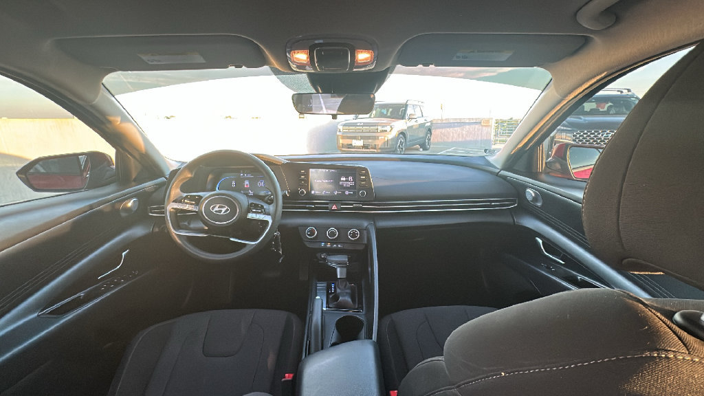 Used 2024 Hyundai Elantra SE FWD image 21