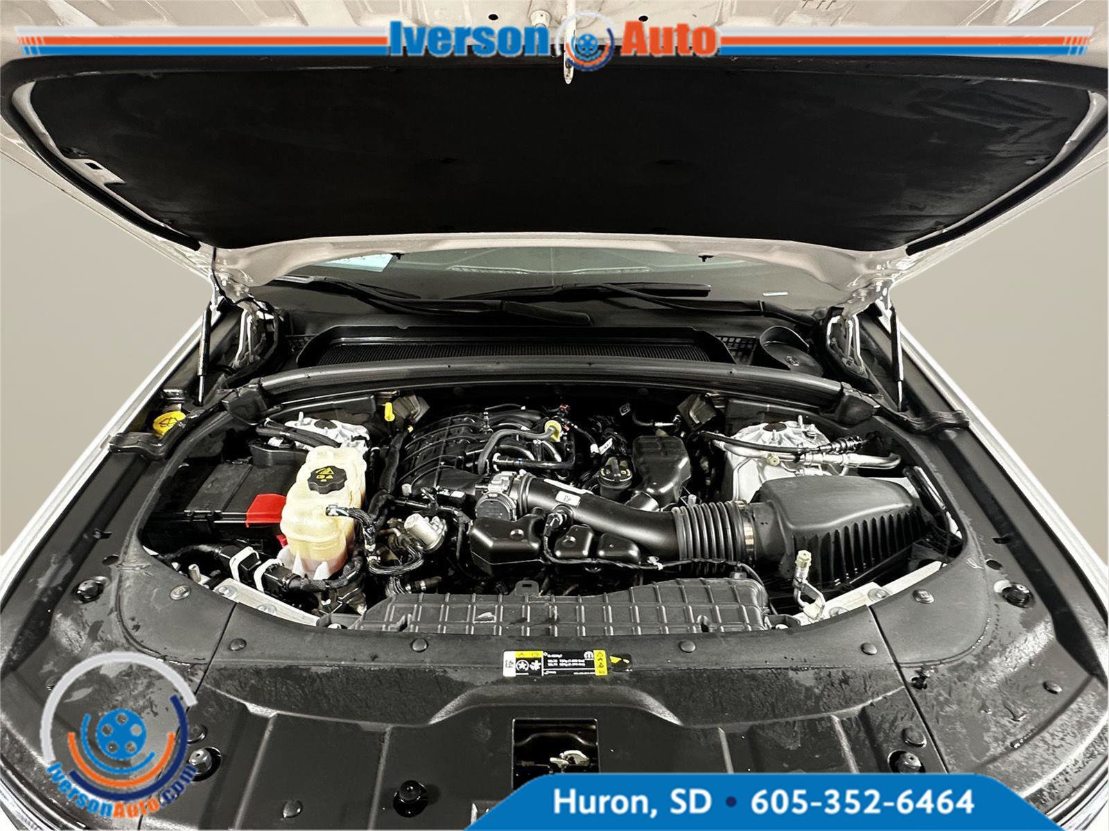 Used 2023 Jeep Grand Cherokee Limited w/ Luxury Tech Group II AWD/4WD image 3