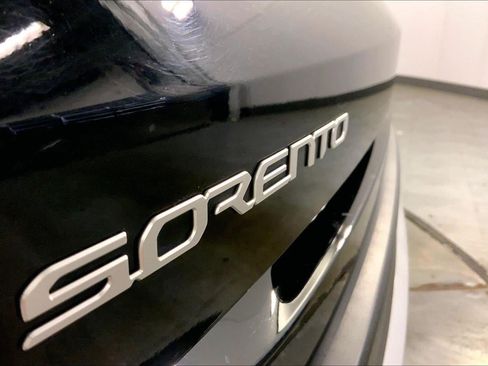 Used 2024 Kia Sorento LX FWD image 7