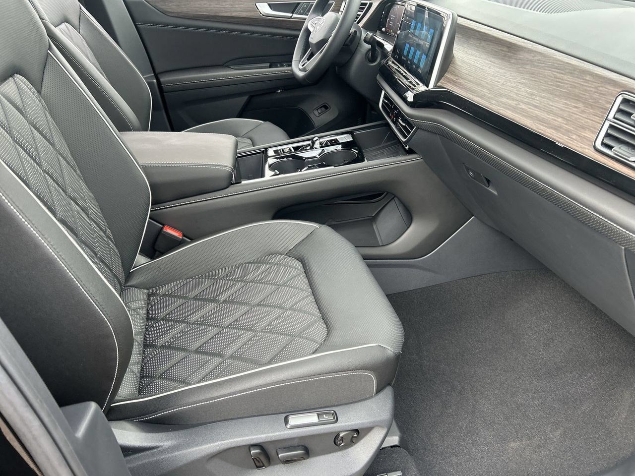 New 2026 Volkswagen Atlas SEL Premium R-Line AWD/4WD image 8