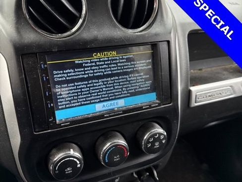 Used 2016 Jeep Compass Latitude image 5