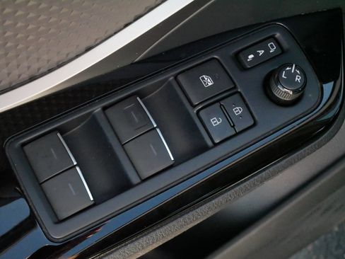 Used 2020 Toyota C-HR Limited image 19