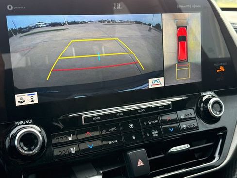 Used 2021 Toyota Highlander Limited FWD image 27