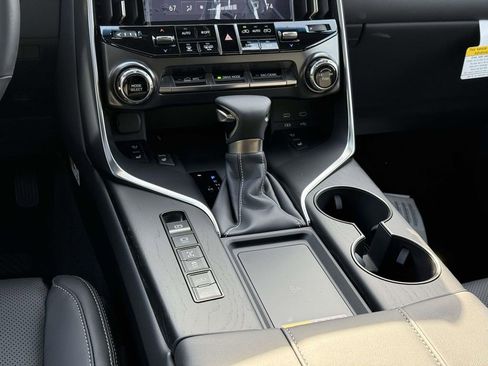 New 2025 Lexus LX 600 4WD w/ Luxury Package image 15