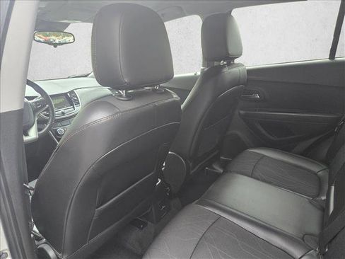 Used 2019 Chevrolet Trax LT w/ LT Convenience Package image 13