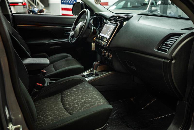 Used 2025 Mitsubishi Outlander Sport LE AWD/4WD image 13