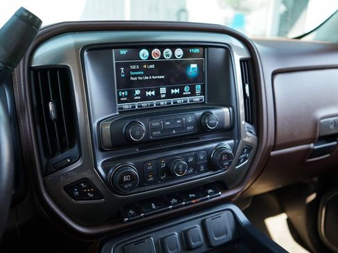 Used 2018 Chevrolet Silverado 1500 High Country AWD/4WD image 8