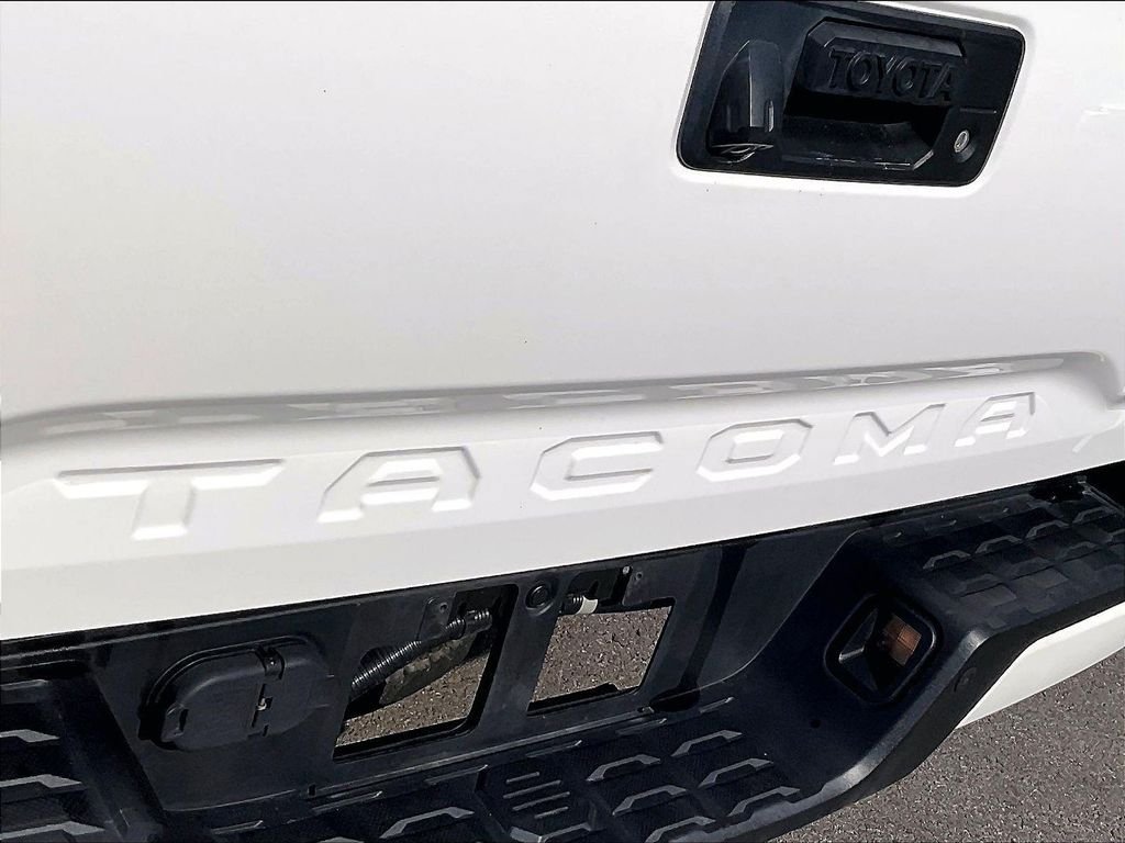 Used 2022 Toyota Tacoma TRD Sport w/ Technology Package AWD/4WD image 28