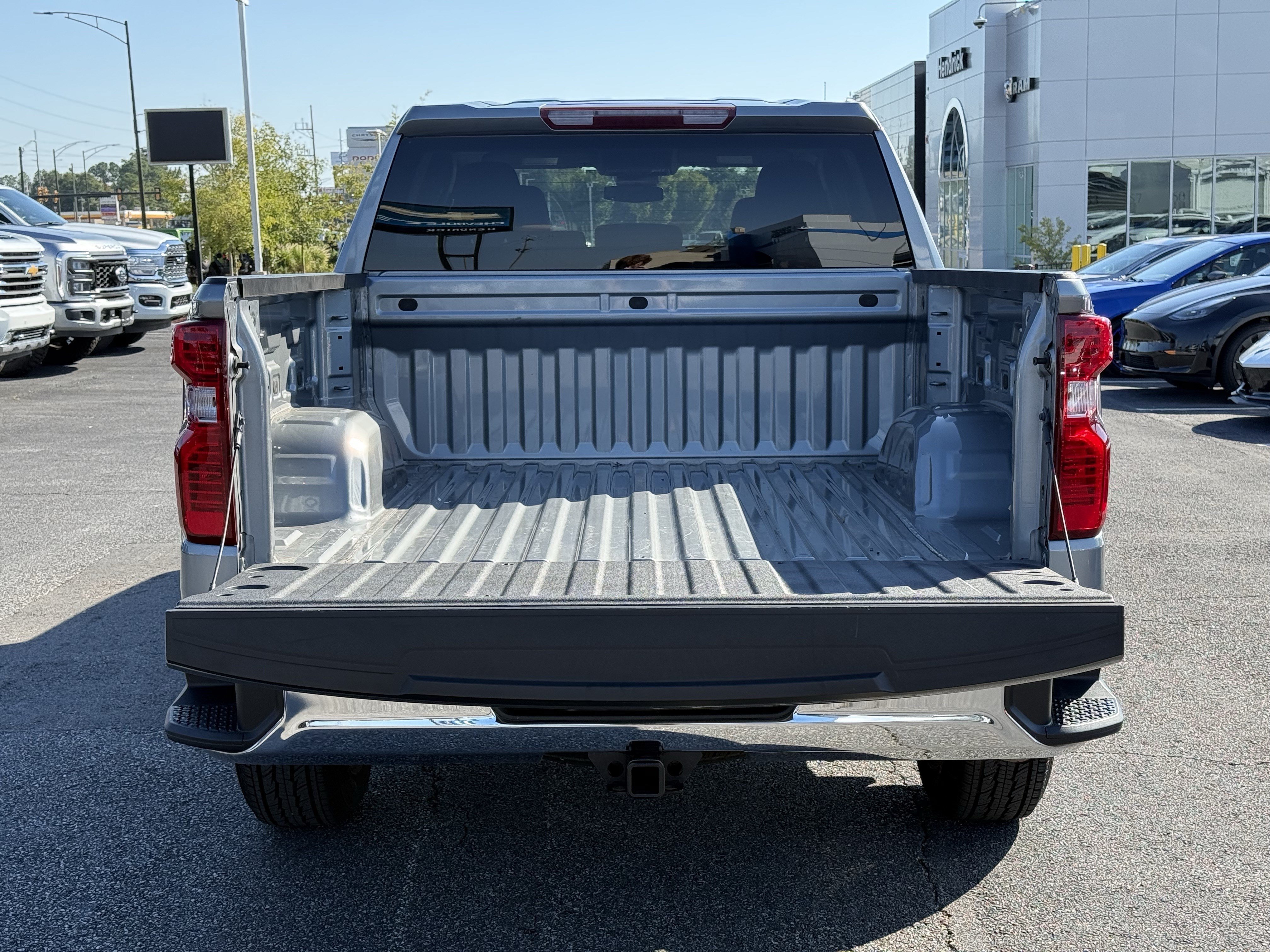 Used 2023 Chevrolet Silverado 1500 LT AWD/4WD image 35