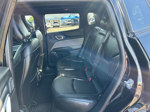 Used 2023 Jeep Compass Latitude w/ Sun and Sound Group AWD/4WD image 17