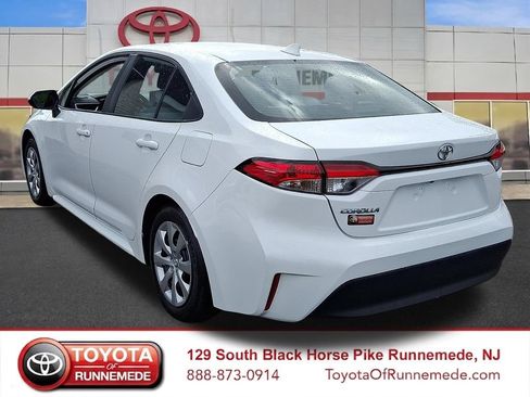 Used 2025 Toyota Corolla LE FWD image 4