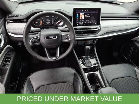 Used 2024 Jeep Compass Latitude AWD/4WD image 2