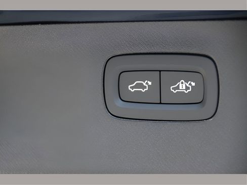 New 2026 Volvo XC90 B6 Plus w/ Protection Package Premier image 25