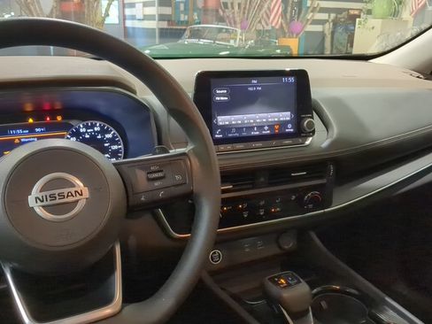 Used 2021 Nissan Rogue S AWD/4WD image 11