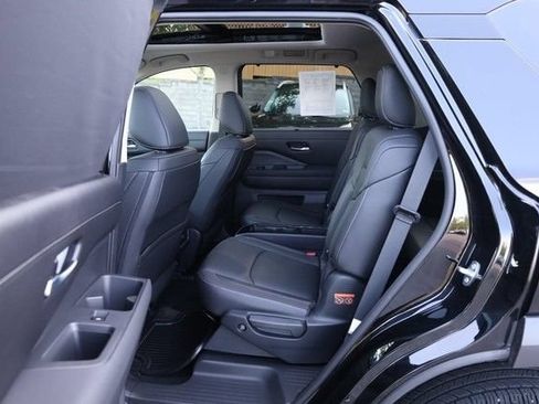 Certified 2025 Nissan Pathfinder SL w/ SL Premium Package AWD/4WD image 26