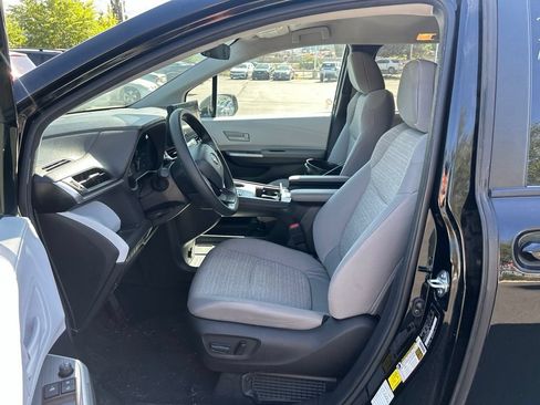 Used 2025 Toyota Sienna LE FWD image 16
