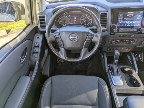 Used 2024 Nissan Frontier SV w/ SV Convenience Package image 17