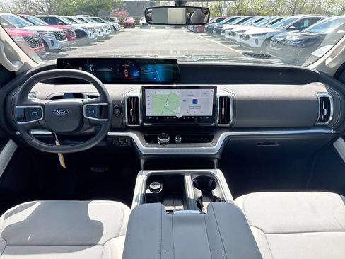 New 2026 Ford Expedition Platinum w/ Platinum Ultimate Package AWD/4WD image 10