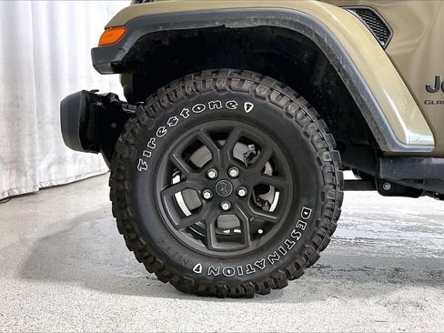 Used 2025 Jeep Gladiator Sport AWD/4WD image 6